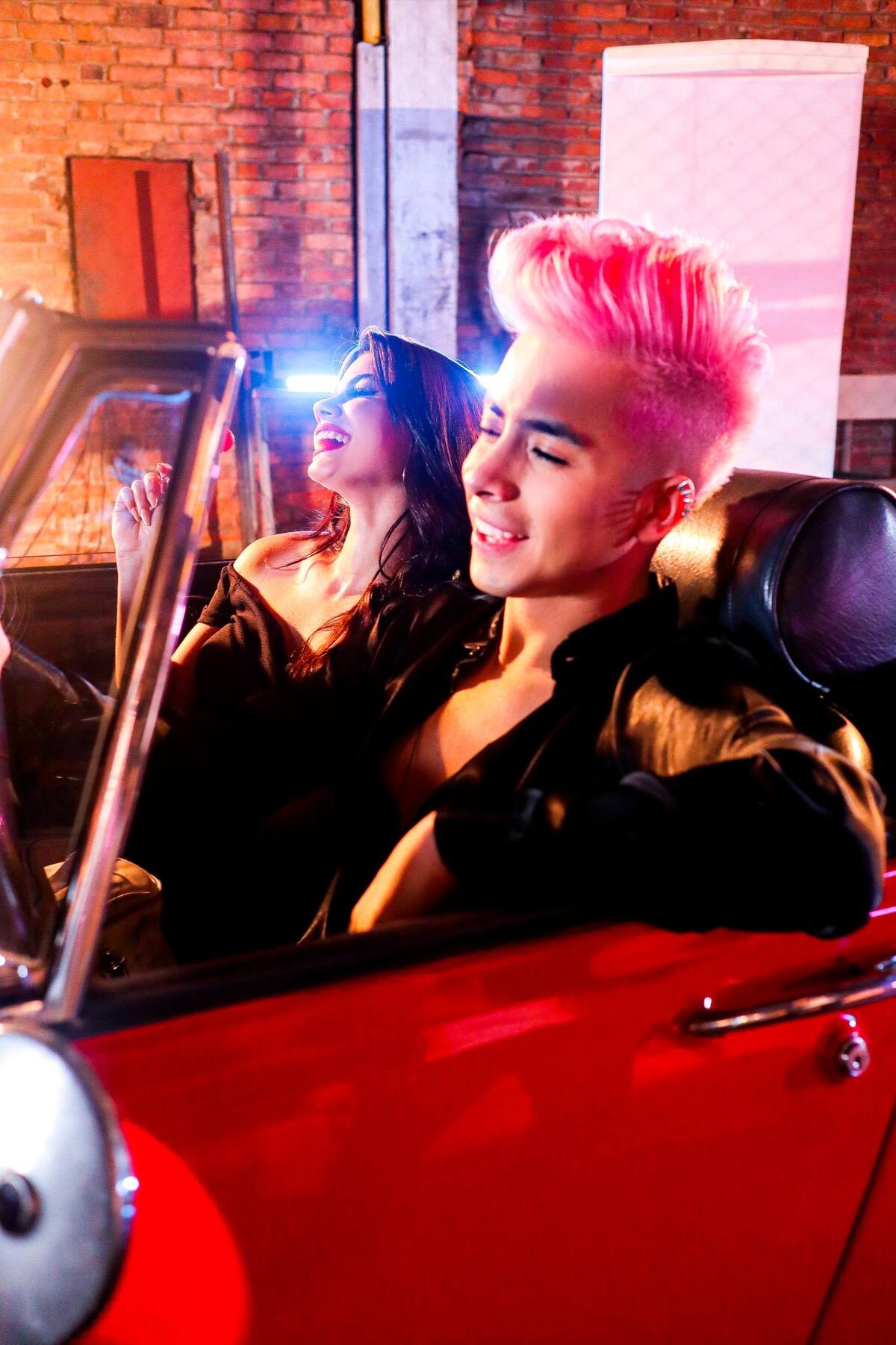 Después de estos sencillos, el siguiente paso es un álbum.