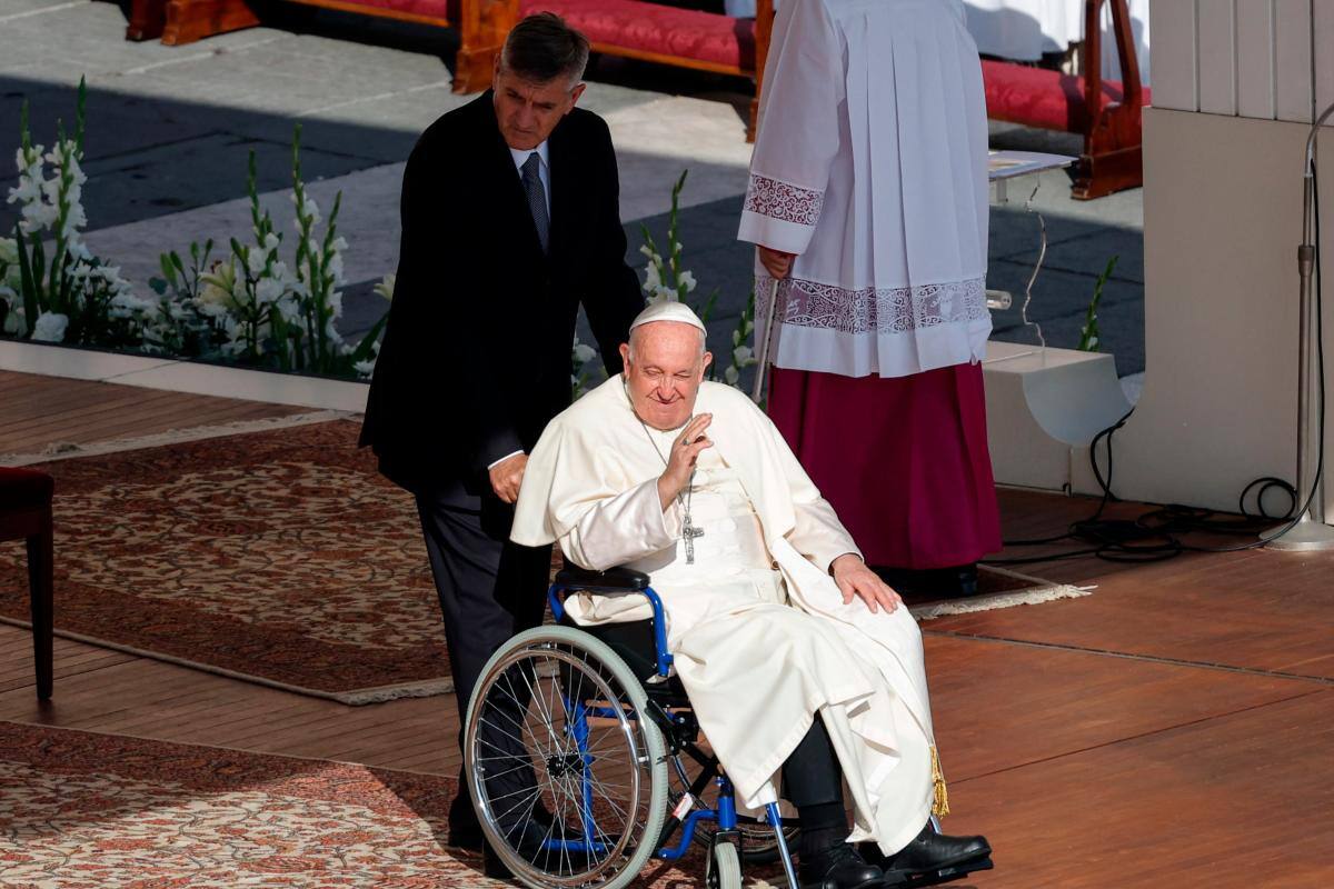 El mundo se desmorona y quizás se acerca a un punto de quiebre: papa Francisco