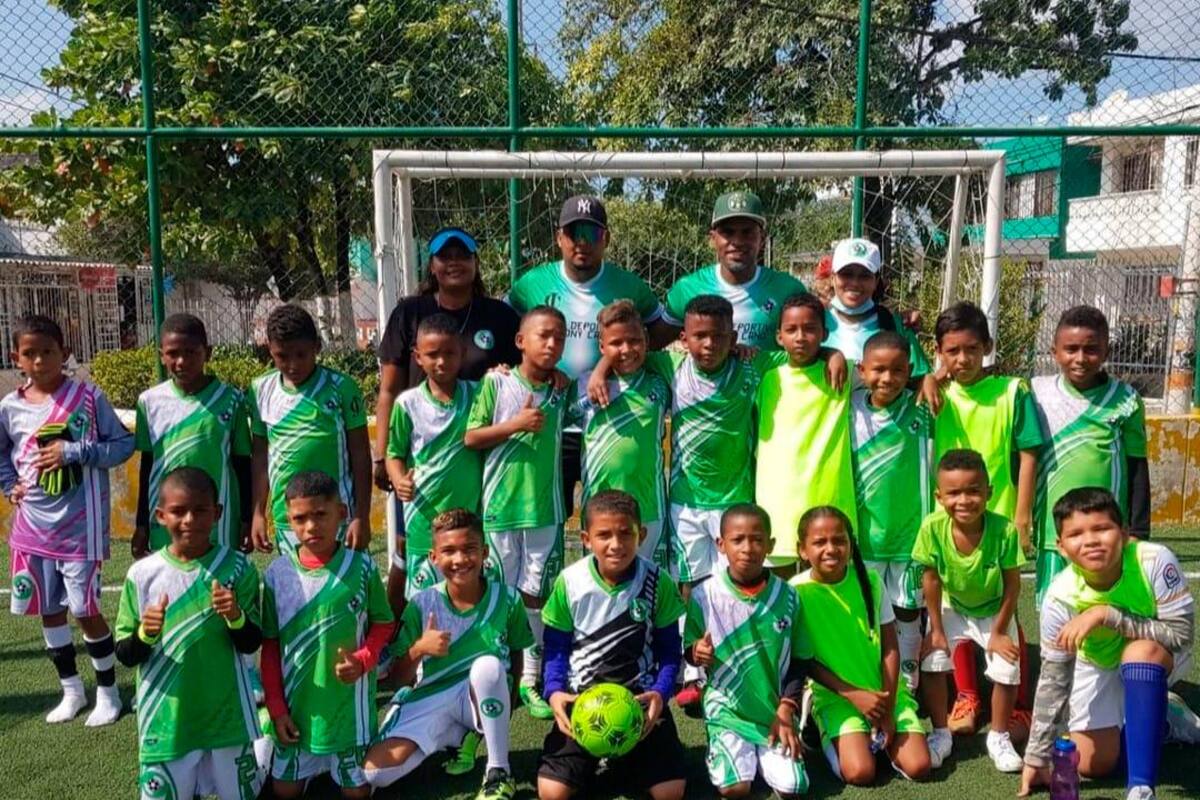 VIDEO: Jugador cartagenero abre un club de fútbol