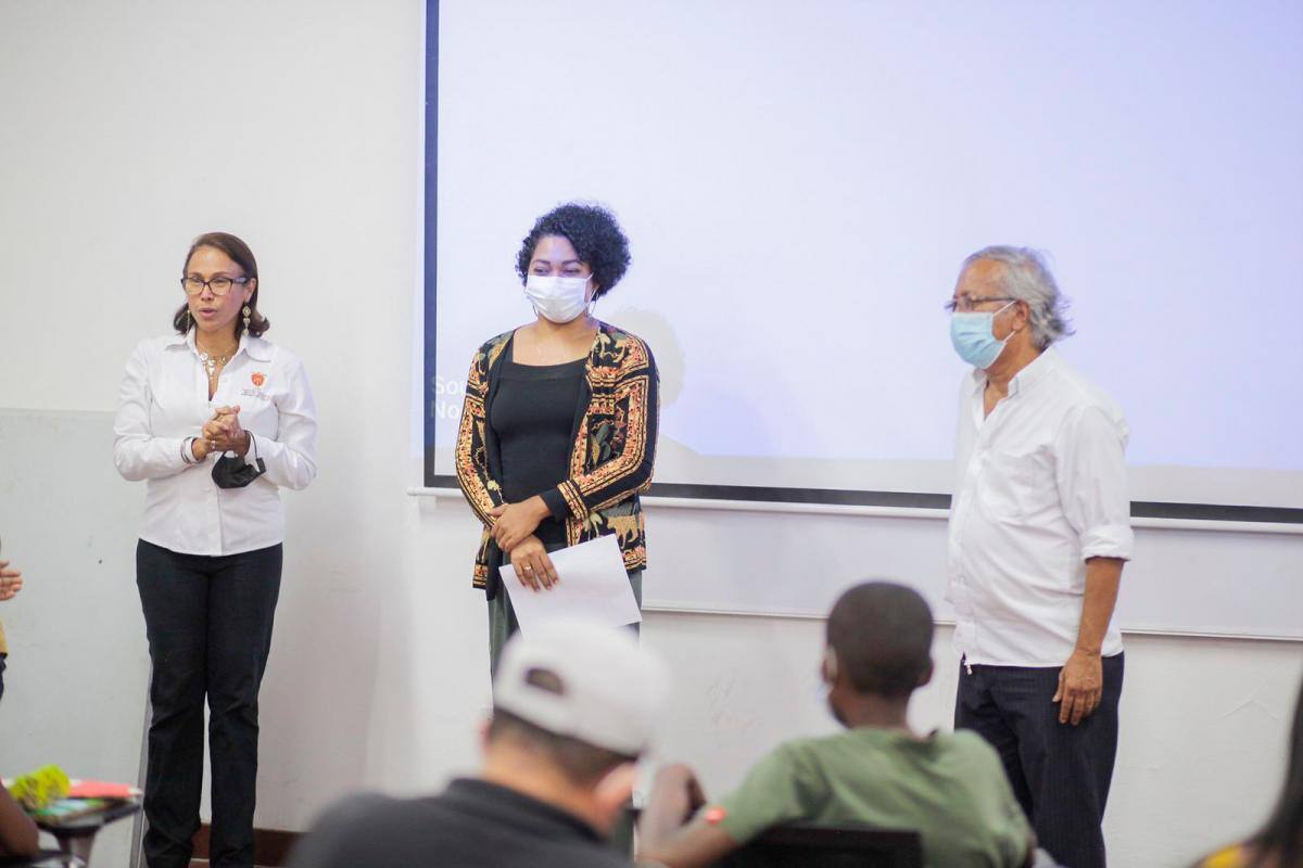 Elsy Torres, de Unibac, Ana Victoria Rodríguez Romero, de la división de promoción cultural del IPCC y Grimaldo Aparicio, Jefe de División Cultura del IPCC // Foto: Cortesía.