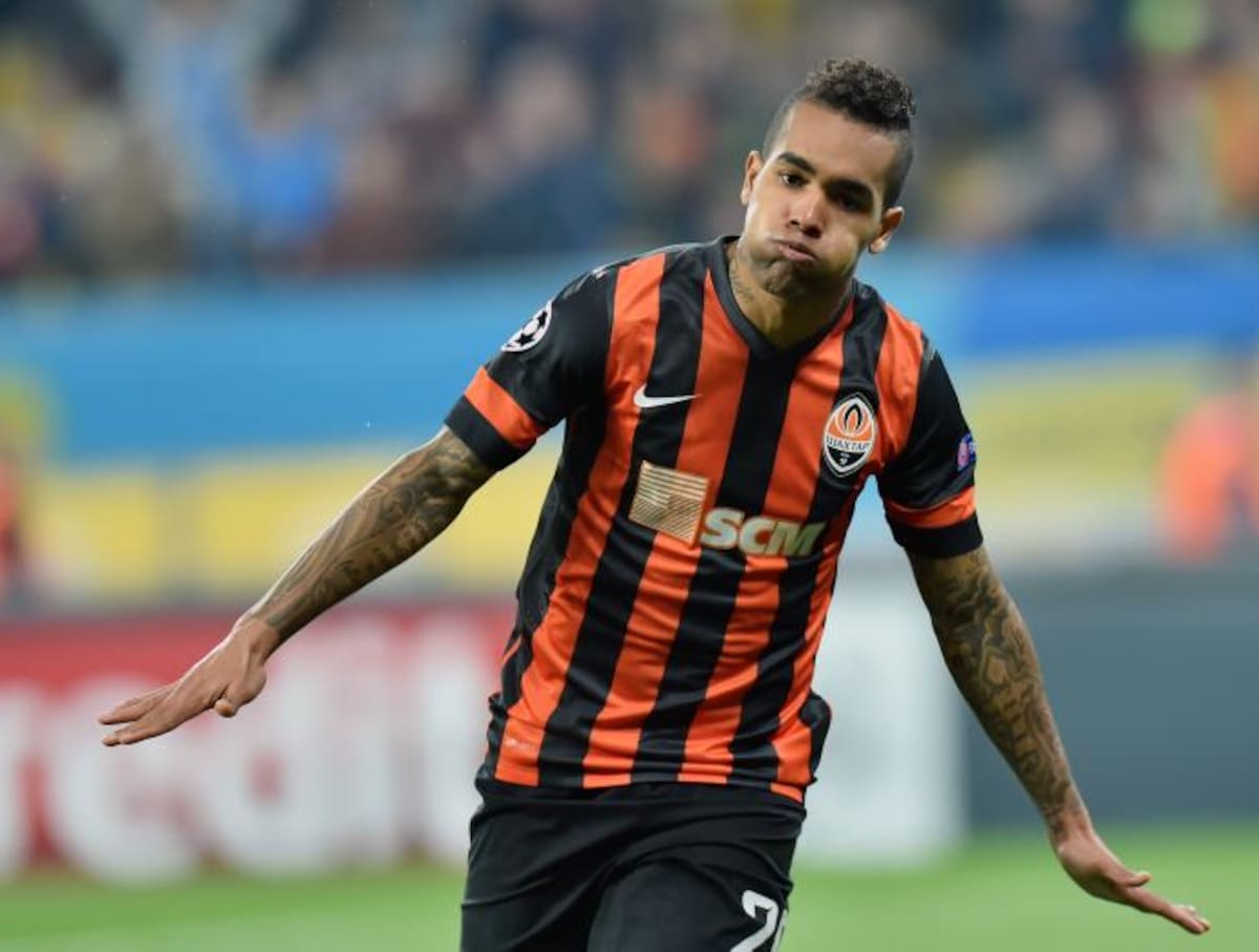 Alex Teixeira fue transferido al fútbol chino por 50 millones de euros, un récord para el fútbol de ese país. AFP SERGEI SUPINSKY