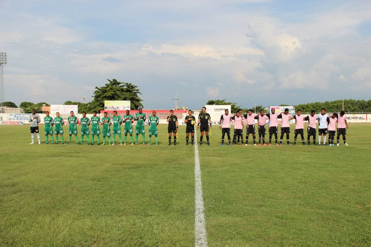 Los equipos antes de iniciar el partido. CORTESÍA- REAL CARTAGENA - ÁLVARO CÁRCAMO