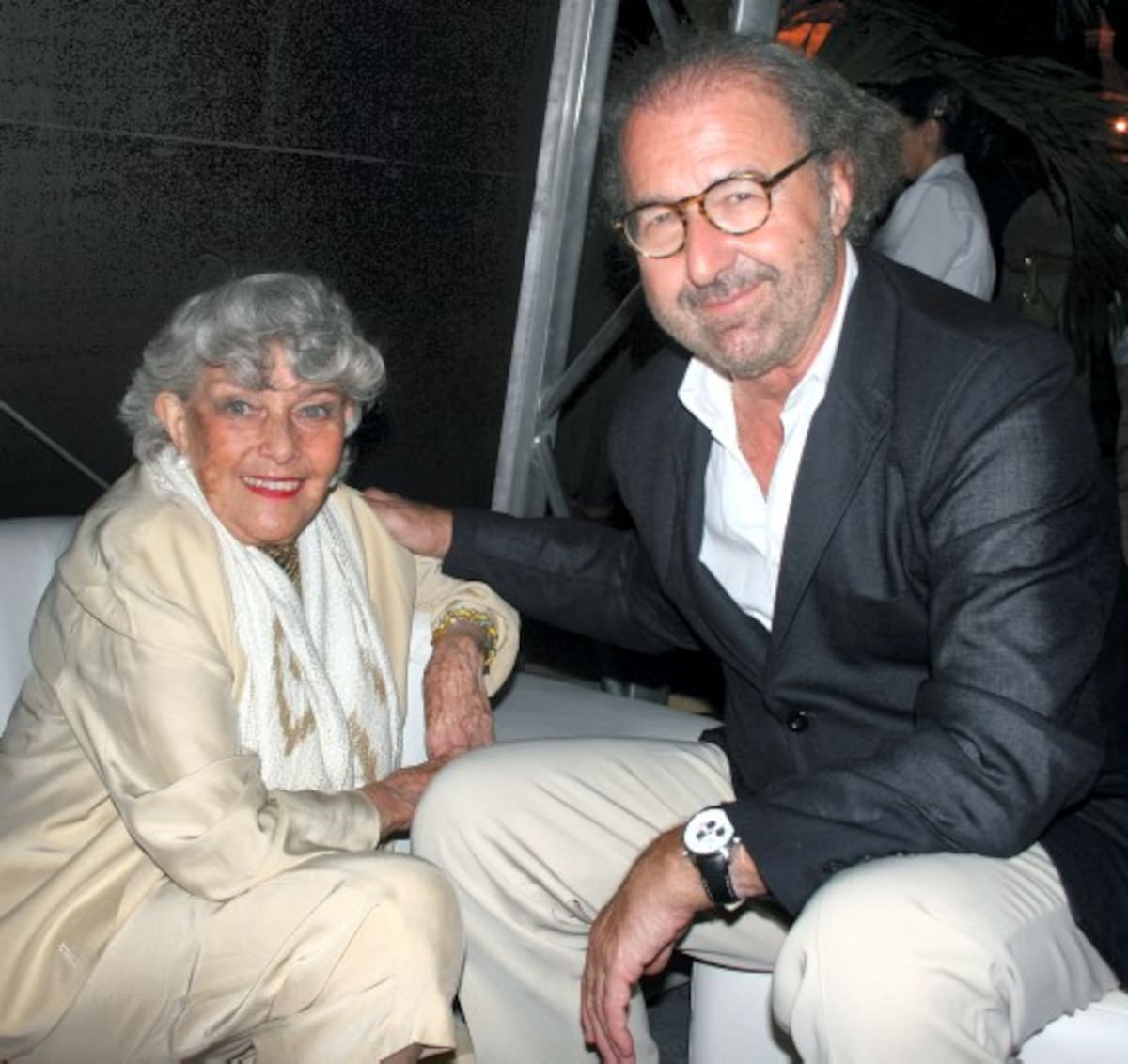 En el 2008, Gloria Valencia fue homenajeada durante el XI Congreso Colombiano de Publicidad realizado en Cartagena. Aquí, en compañía del publicista Teofilo Marcos. Archivo