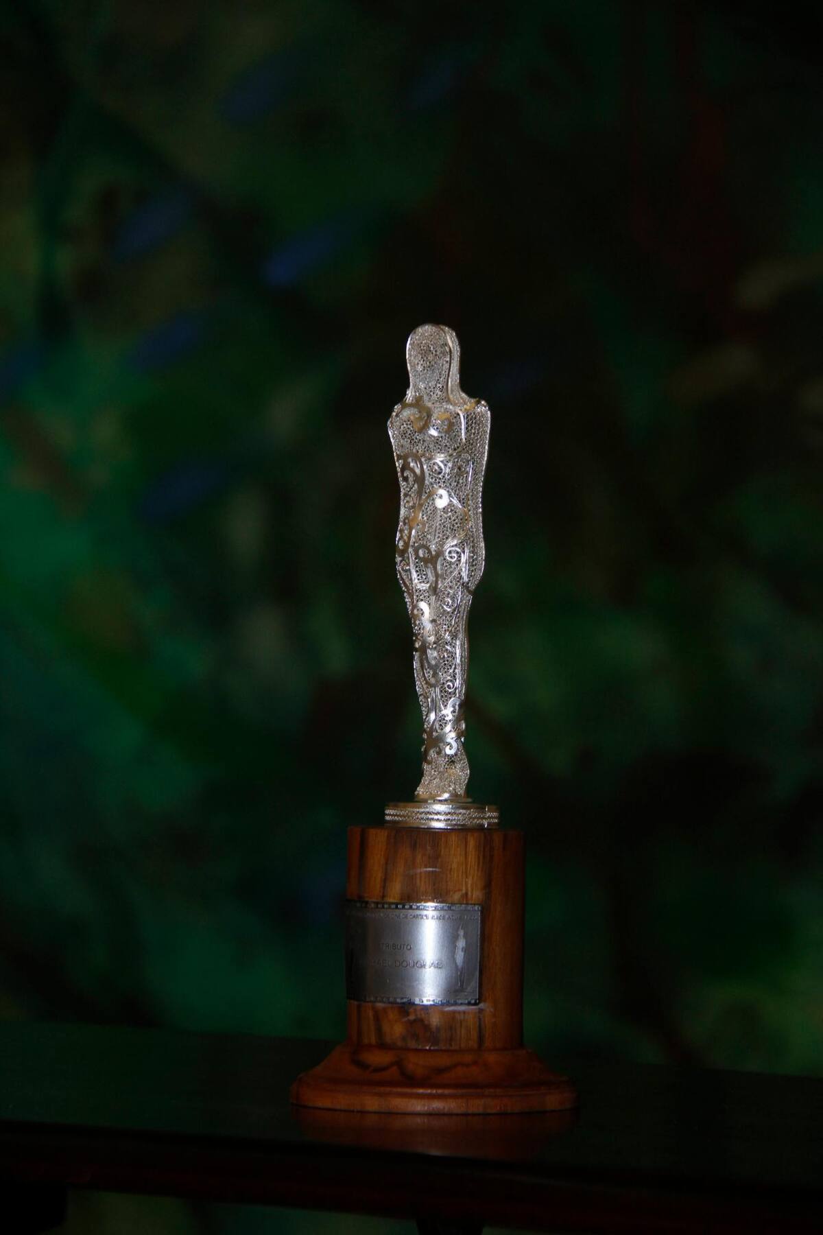 Esta es la estatuilla que Ficci le entregó a Michael Douglas durante su visita a Cartagena.