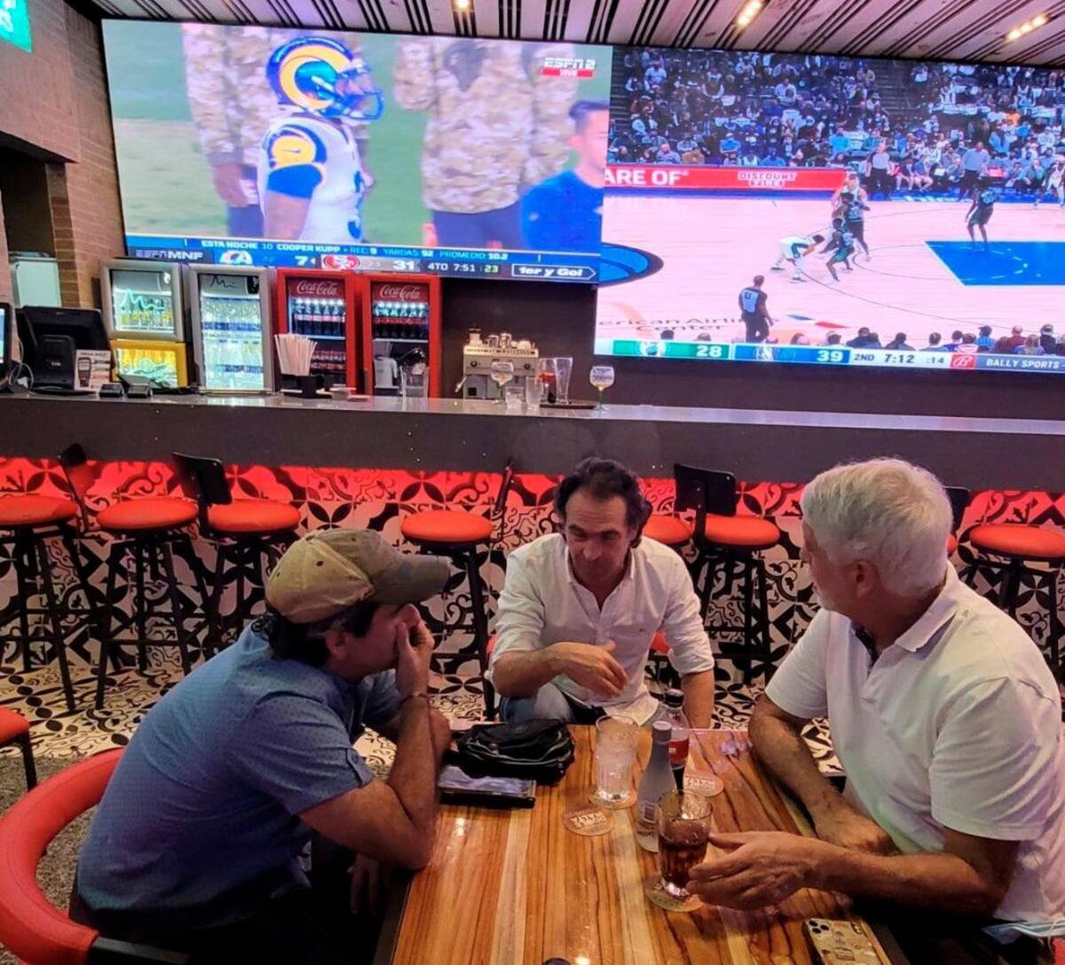 Alejandro Char compartió con Enrique Peñalosa y Federico Gutiérrez, exalcaldes de Bogotá y precandidatos presidenciales, en un almuerzo que se extendió a cuatro horas en Barranquilla. // Cortesía