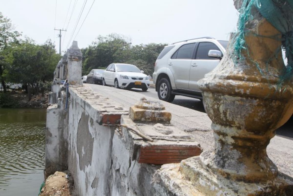 Sobre el puente Jiménez pasan una gran cantidad de vehículos, ya que comunica a dos importantes barrios. Julio Castaño