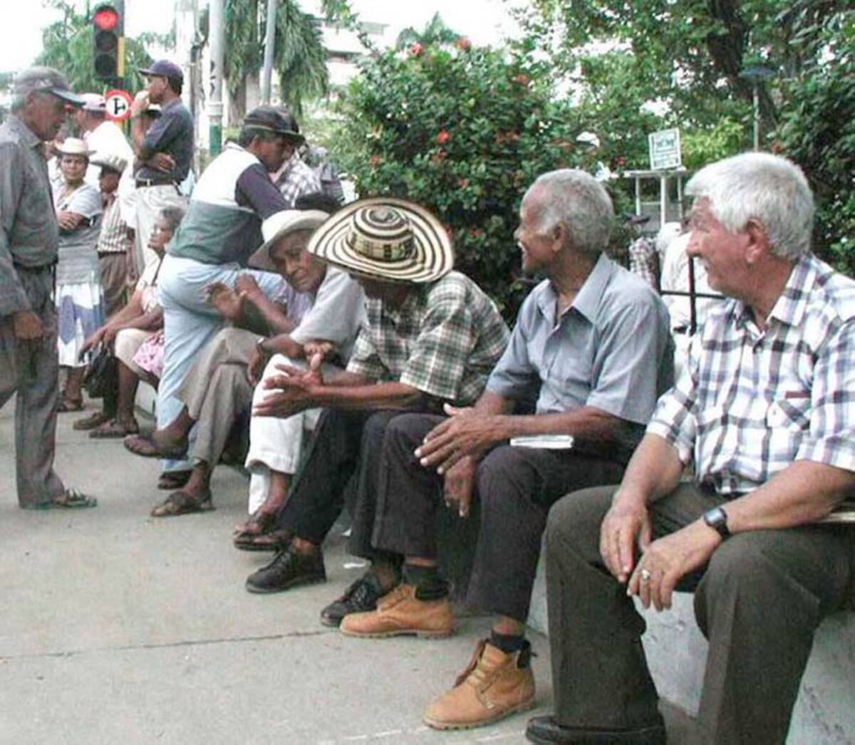 Los pensionados del Instituto de Seguro Social seguirán recibiendo sus mesadas en las mismas fechas, los mismos montos y en los lugares que lo hacen aseguró Rafael Pardo Rueda.