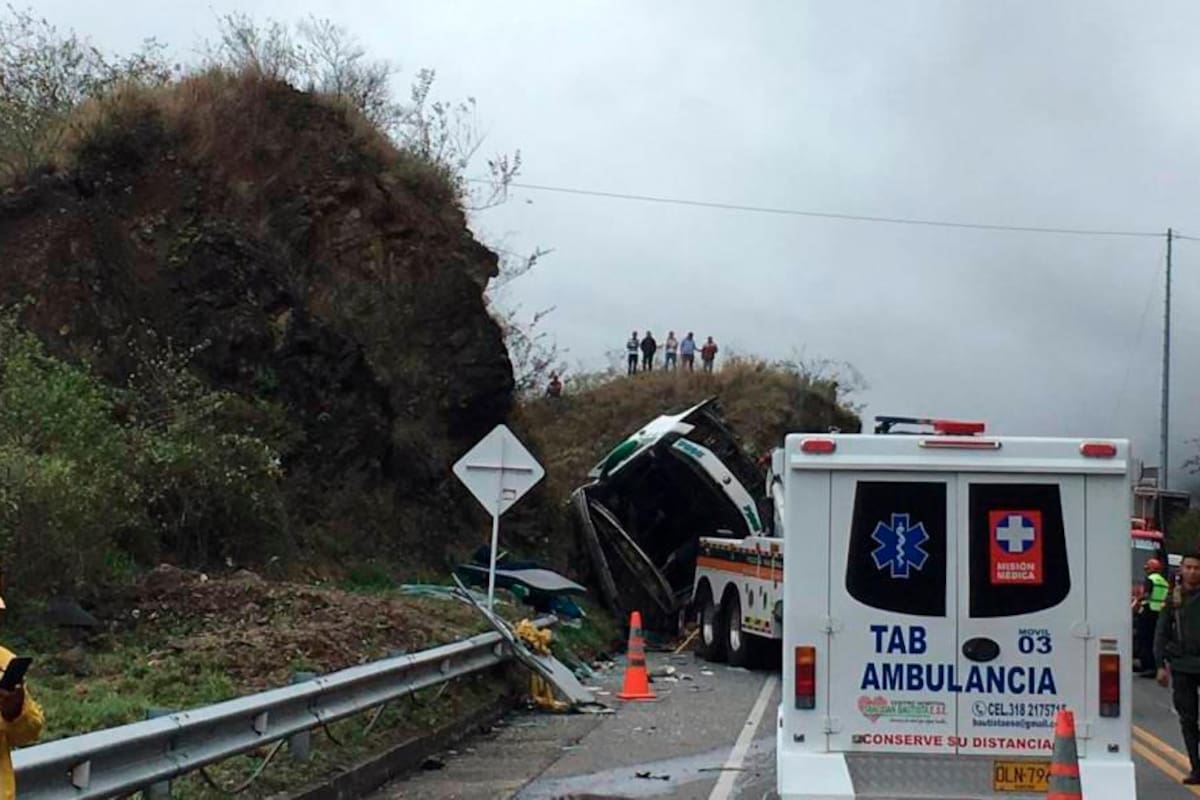 Al menos 10 muertos dejó fuerte accidente de tránsito en vía de Pasto