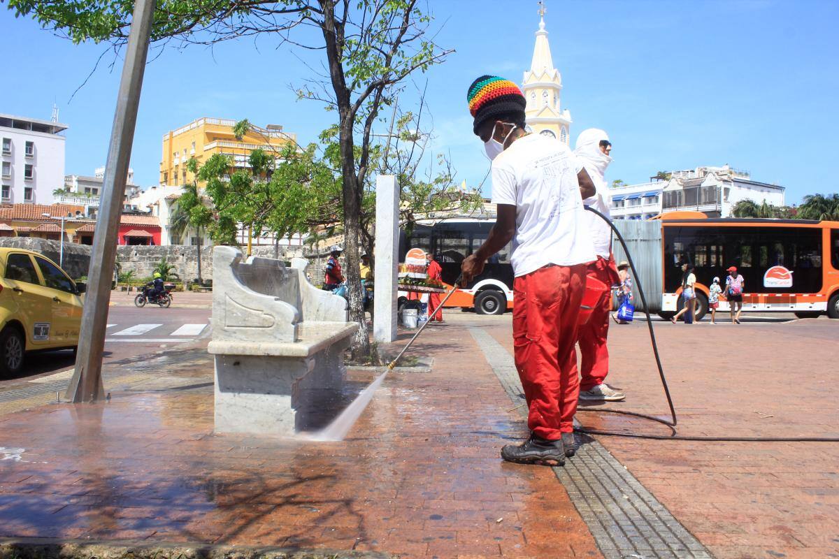 Jornada de limpieza en el Camellón de los Mártires