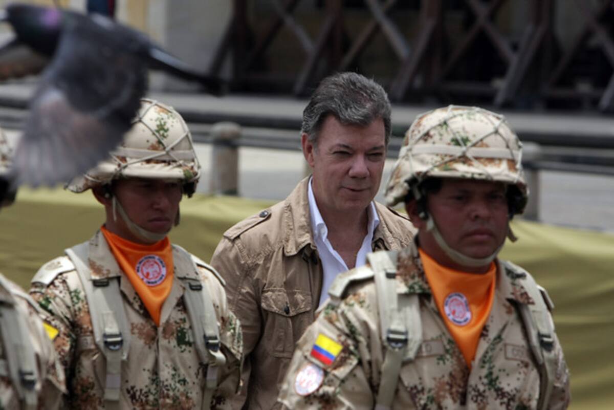 En la Plaza de Bolívar de Bogotá, el Presidente de la República Juan Manuel Santos, presidió la ceremonia del relevo No 100 del Batallón Colombia No 3, donde fueron despedidos 188 miembros del Ejército, que harán parte de la Fuerza Multinacional de Observadores, en la Penísula del Sinaí. Colprensa