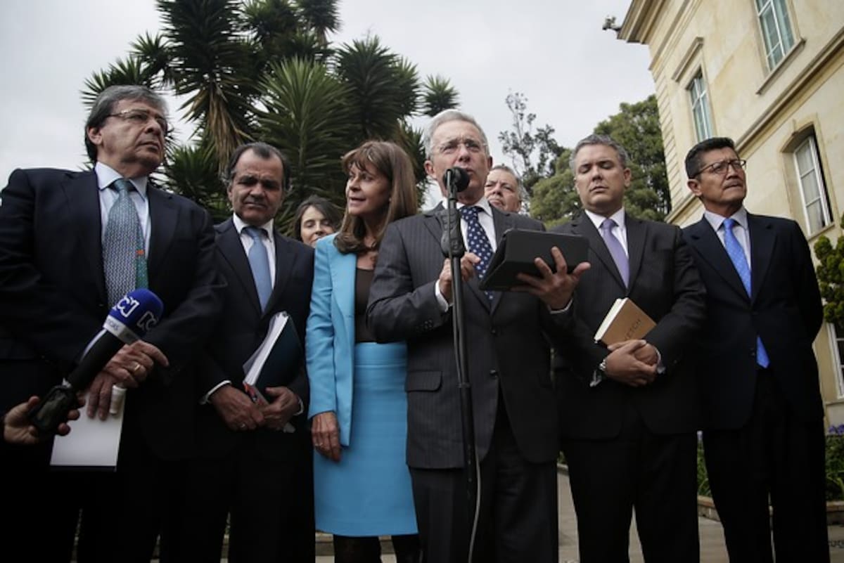 En la foto: (De izquierda a derecha) Carlos Holmes Trujillo, Óscar Iván Zuluaga, Marta Lucía Ramírez, Alvaro Uribe, senador e Iván Duque, senador. Colprensa