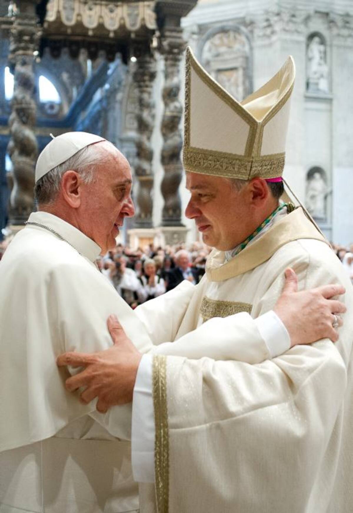 El papa Francisco con el arzobispo Konrad Krajewski.