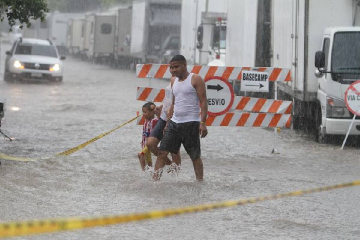 Fuerte lluvia en Cartagena en la tarde de este domingo. Luis Aparicio/ El Universal