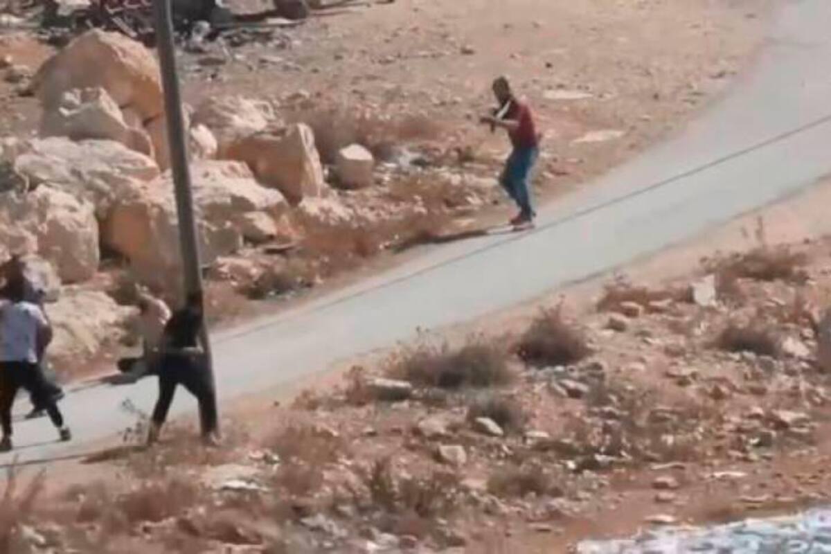 Video: colono israelí dispara a un palestino desarmado en Cisjordania