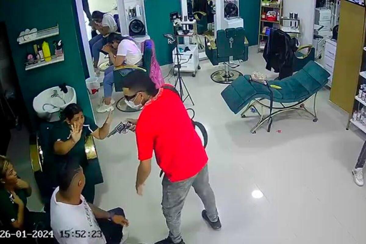 Video: así fue el impactante atraco a una peluquería por 2 ladrones armados