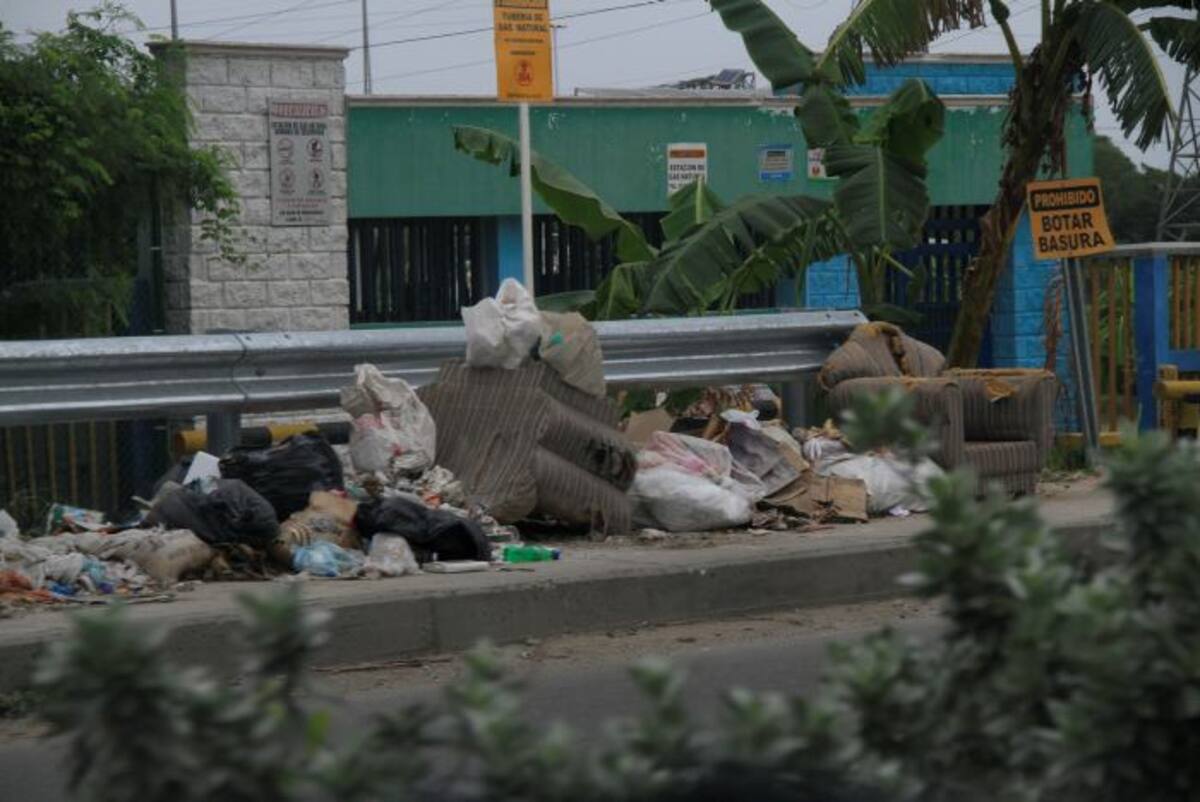 Aunque el nuevo modelo significaría la desaparición de basureros satélites, estos se mantuvieron intactos en el primer día de libre competencia. // ZENIA VALDELAMAR-EL UNIVERSAL