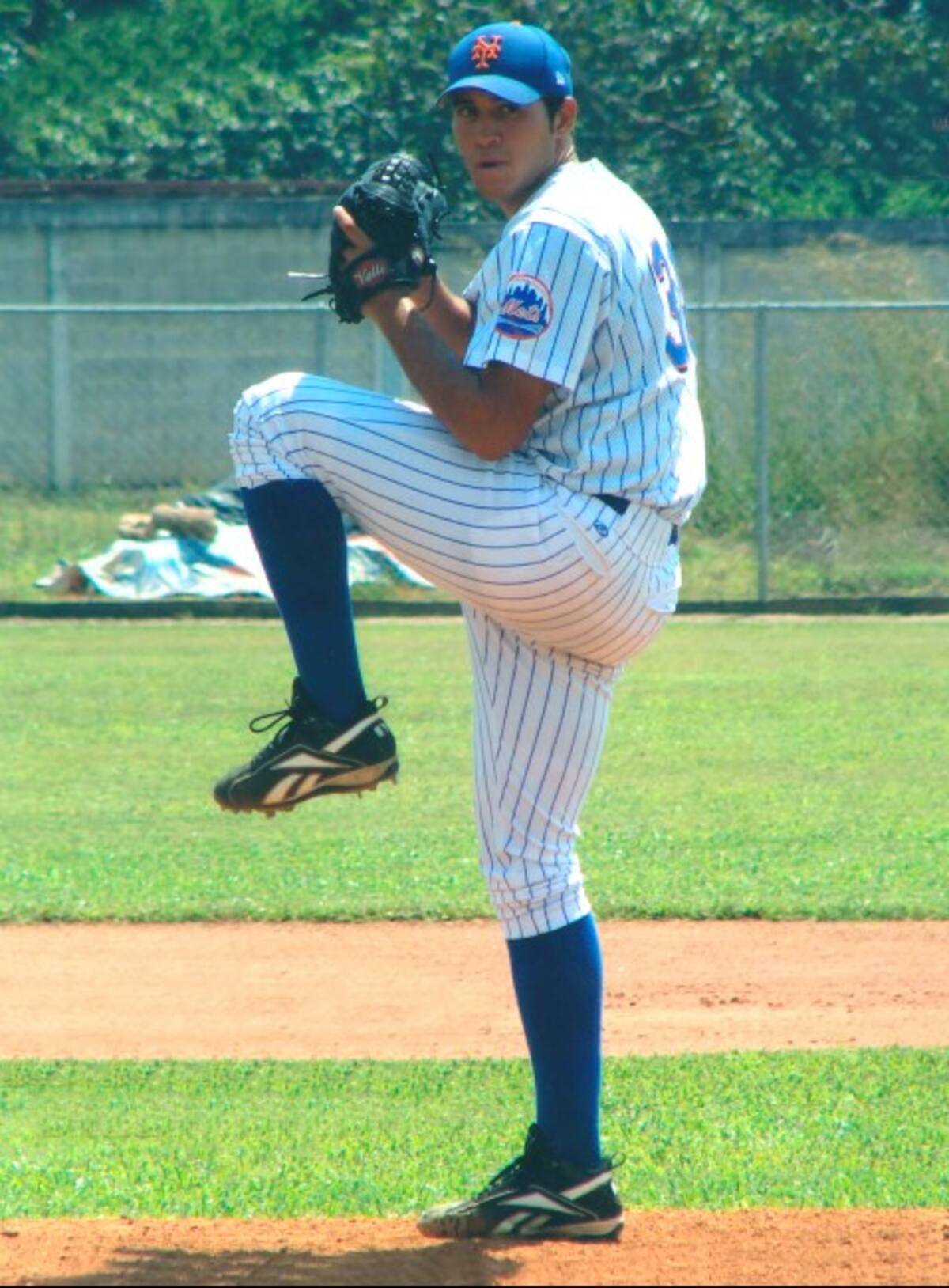 El fallecido lanzador Rafael Castro con el uniforme de los Mets de Nueva York.