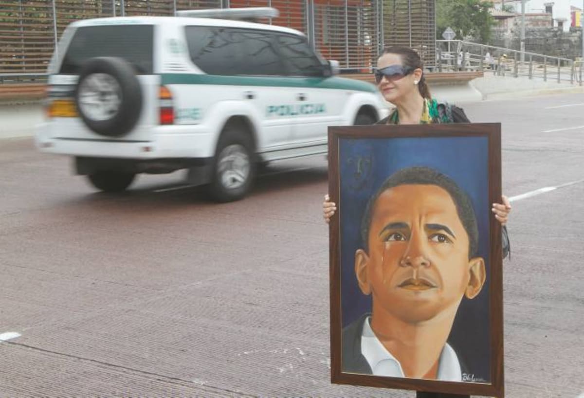 Blanca Luz Valencia tiene la esperanza de regalarle el cuadro a Barack. JULIO CASTAÑO - EL UNIVERSAL