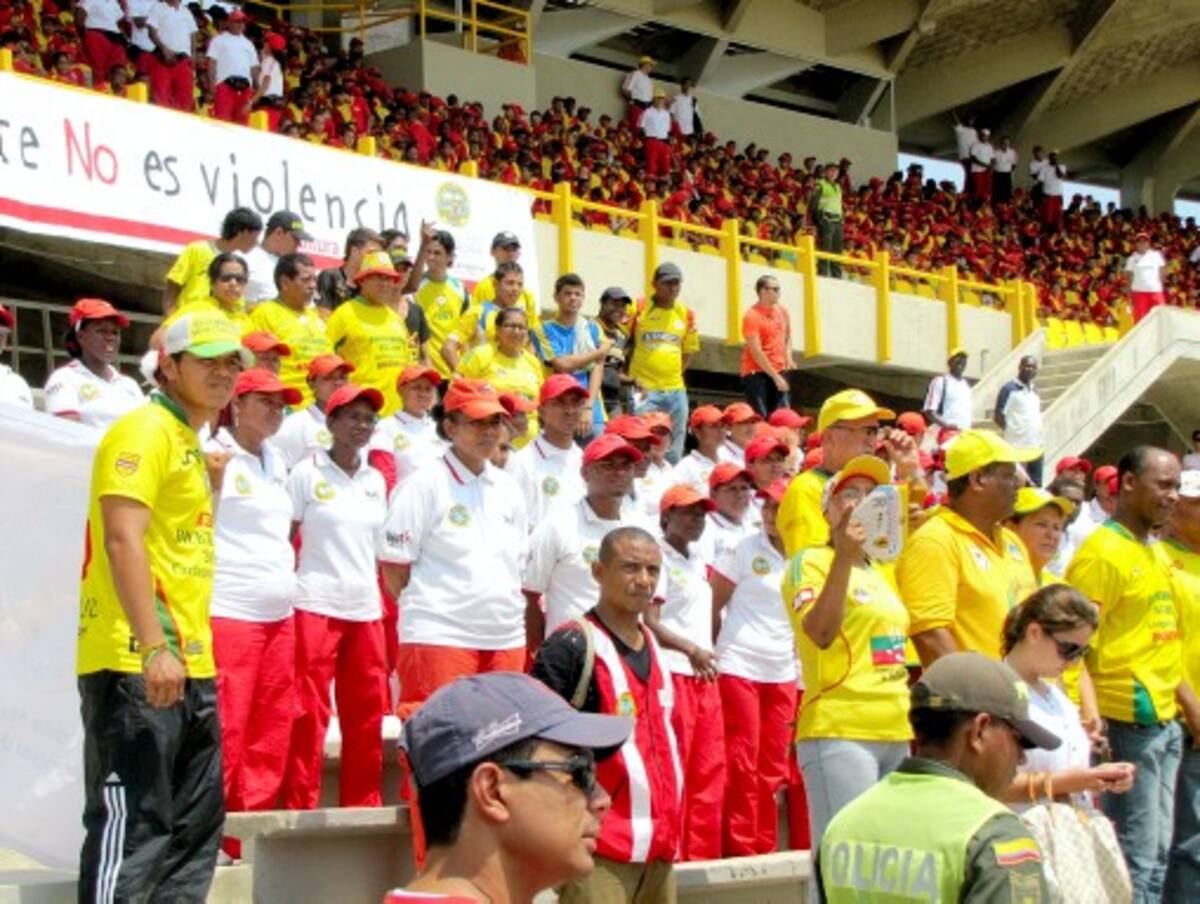 Los hinchas recibieron el estadio Jaime Morón.