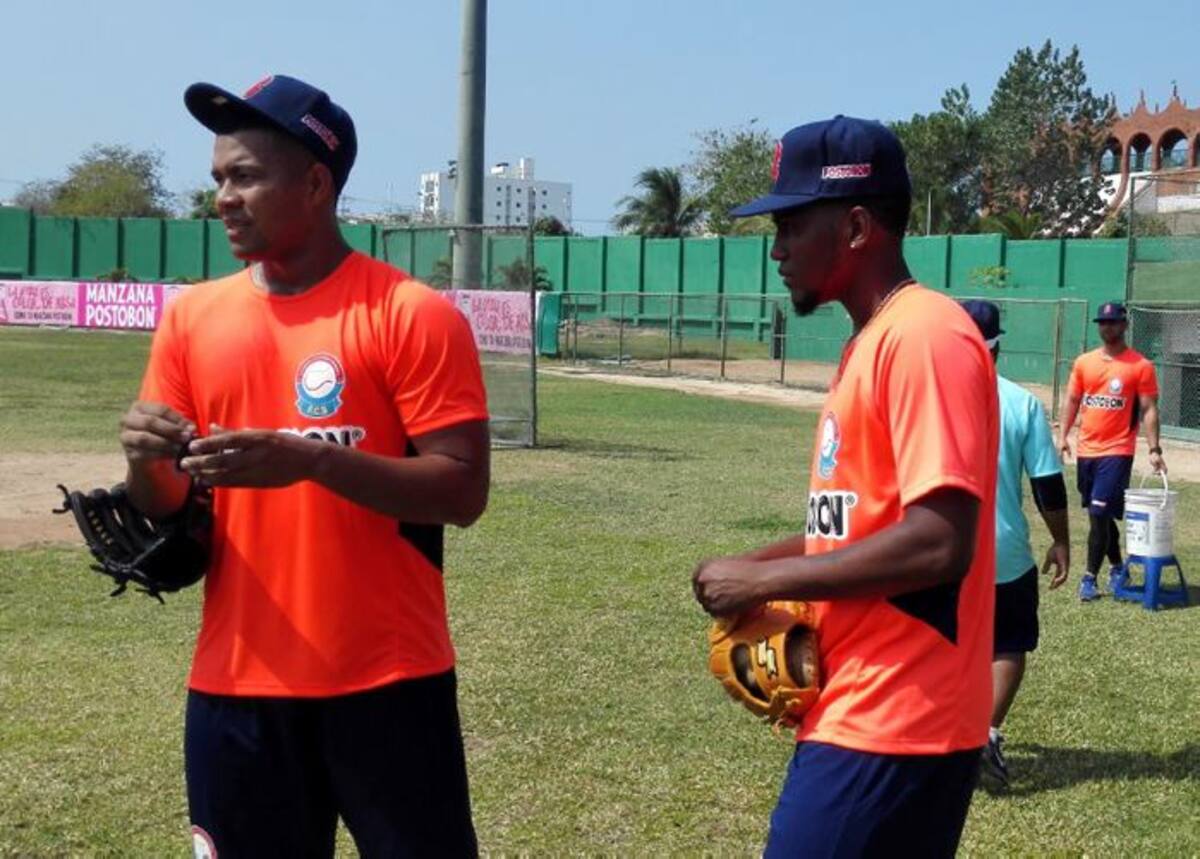 José Quintana, izquierda, durante el entrenamiento de ayer en el estadio 11 de Noviembre. Cortesía