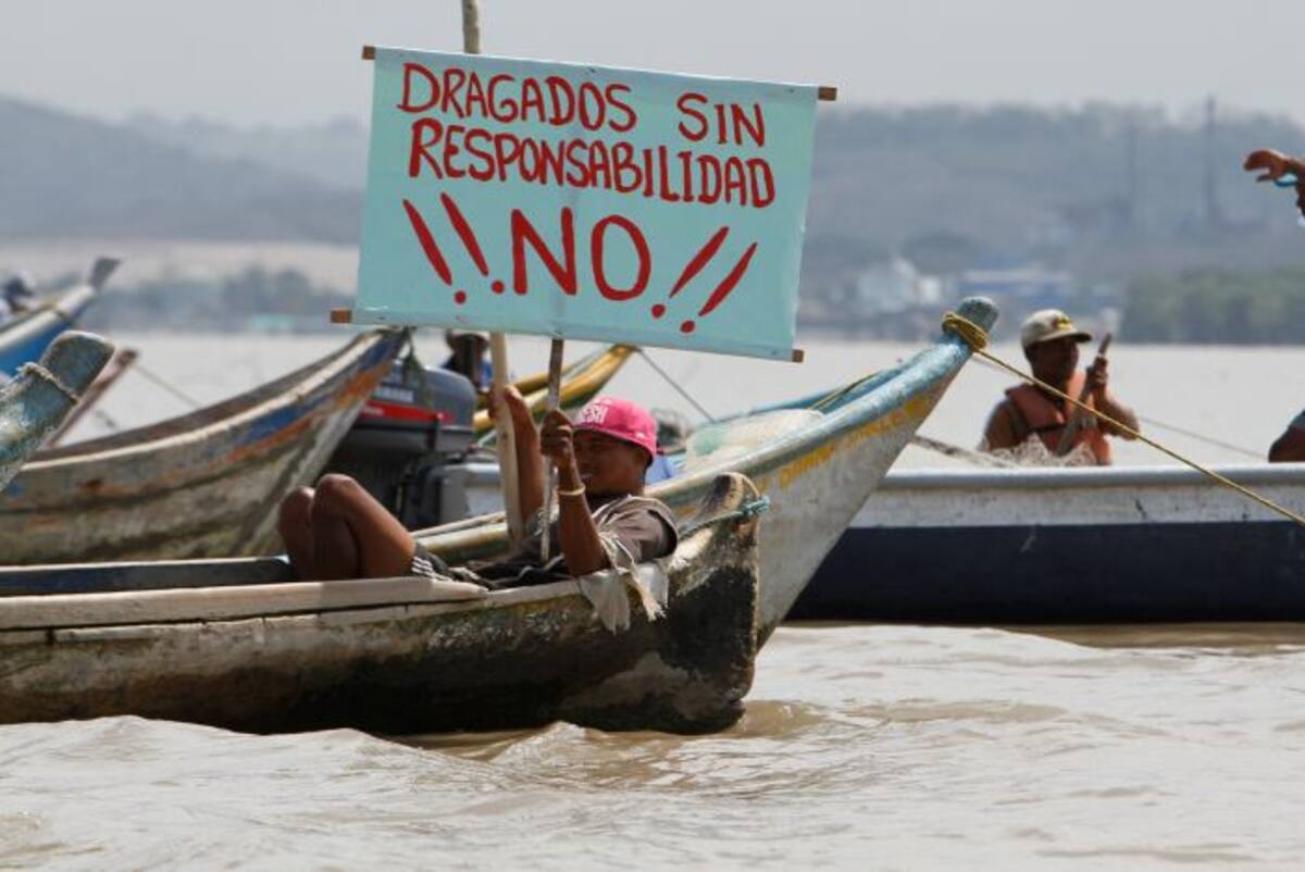 Los pescadores de Albornoz estarían preparando una protesta marítima en contra de las empresas de Mamonal que arrojan sus desechos al mar, afectando la pesca en la zona. Archivo - Luis Eduardo Herrán -El Universal