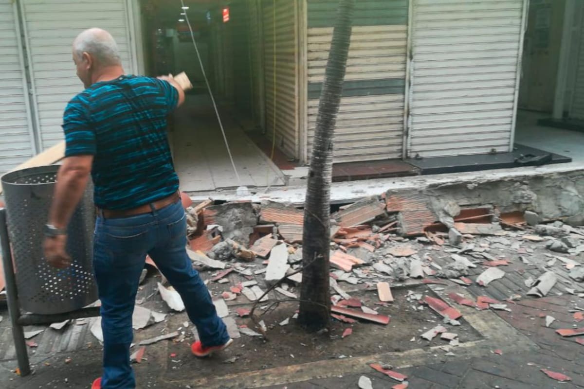Estructura metálica se desplomó en centro comercial del Centro