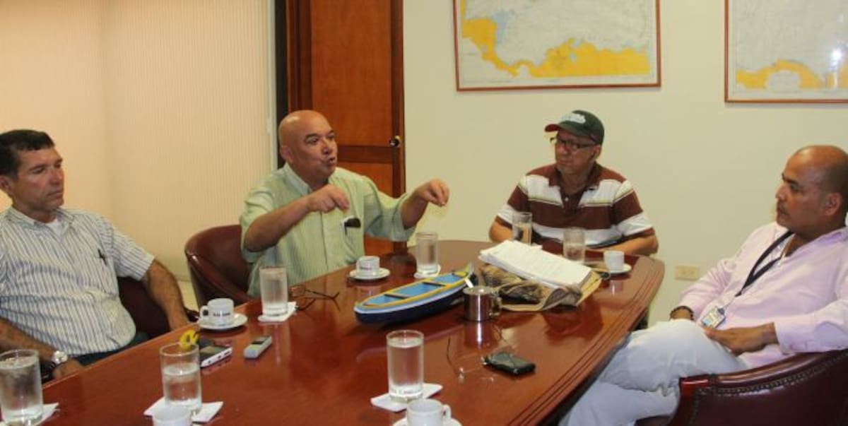 Jairo Downs, Julio Carrascal, Miguel Licero y José Cuadrado, miembros del comité impulsor del movimiento Colombia, país de regiones, de visita ayer en El Universal ZENIA VALDELAMAR