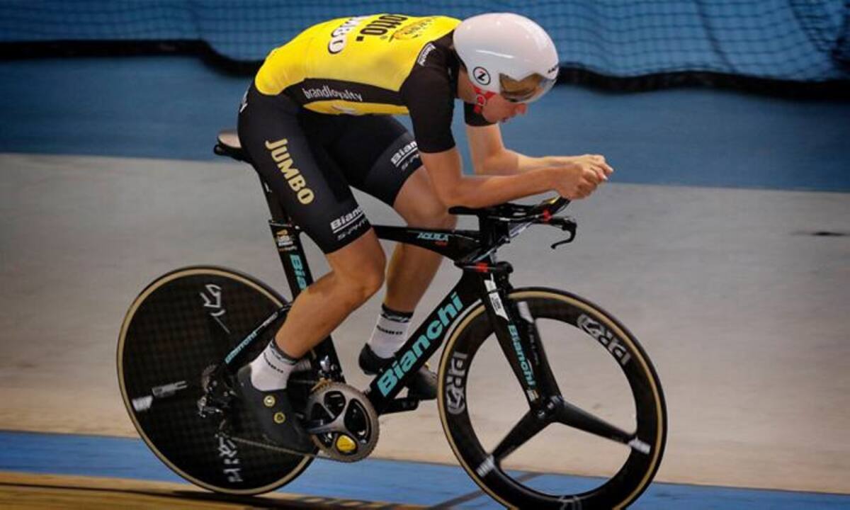 El holandés Jos Van Emden, del Team LottoNL-Jumbo, voló y sorprendió en su “CV Aquila”.