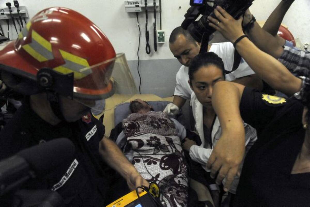 Su otra abogada, Karla Paz, dijo que fue ingresado al Hospital de la Policía por “problemas cardíacos” y “dolores en el pecho”. AFP JOHAN ORDONEZ