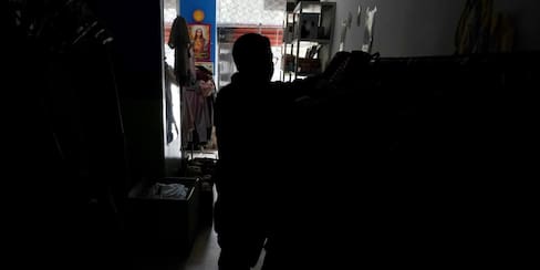 Ecuador: suspenden jornadas laborales y hay denuncias por crisis energética