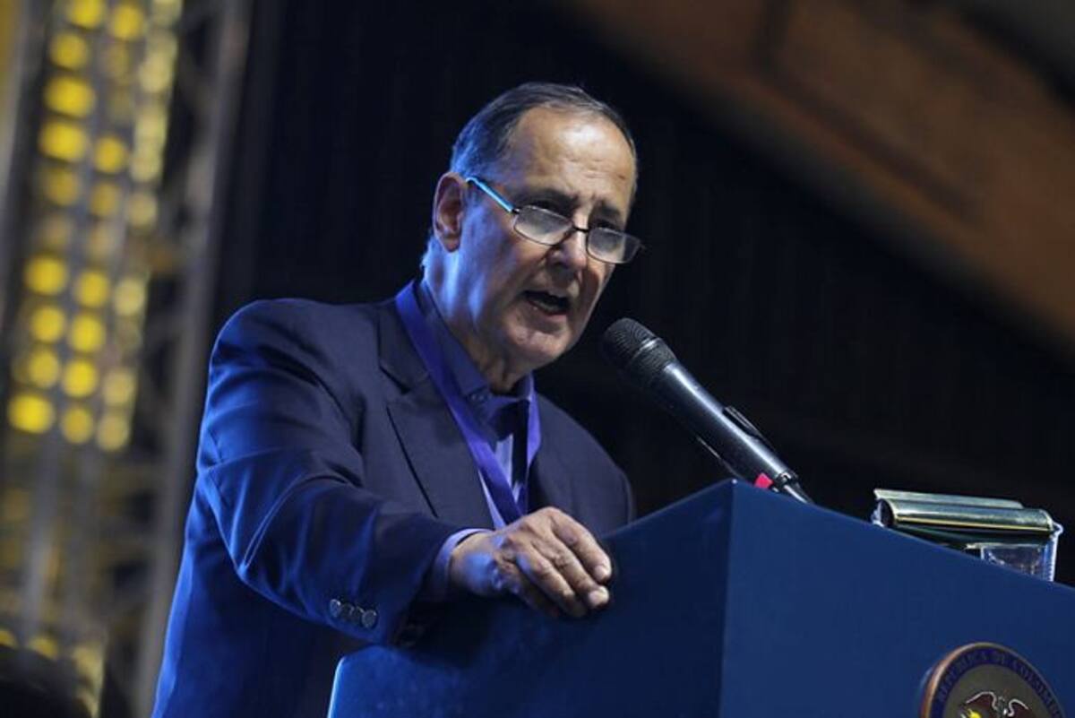 Juan Camilo Restrepo, Jefe Negociador del Gobierno, con el Eln. COLPRENSA.