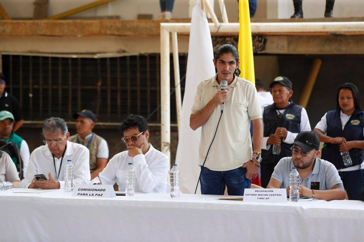 Gobierno y el EMC instalan mesa de diálogos en búsqueda de la paz