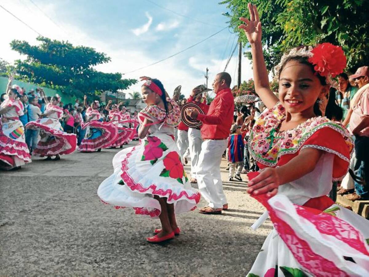 Los niños se convirtieron en la sensación del desfile de aguadoras.