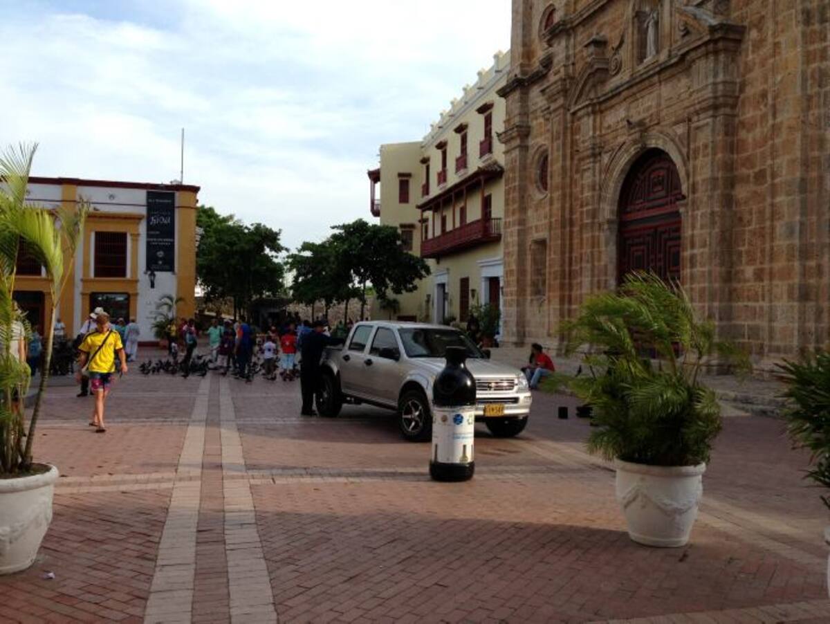 La plaza San Pedro Claver es otro de los sectores del Centro Histórico que soporta el uso y el abuso por parte de particulares, con la anuencia CORTESÍA CIUDADANO REPORTERO