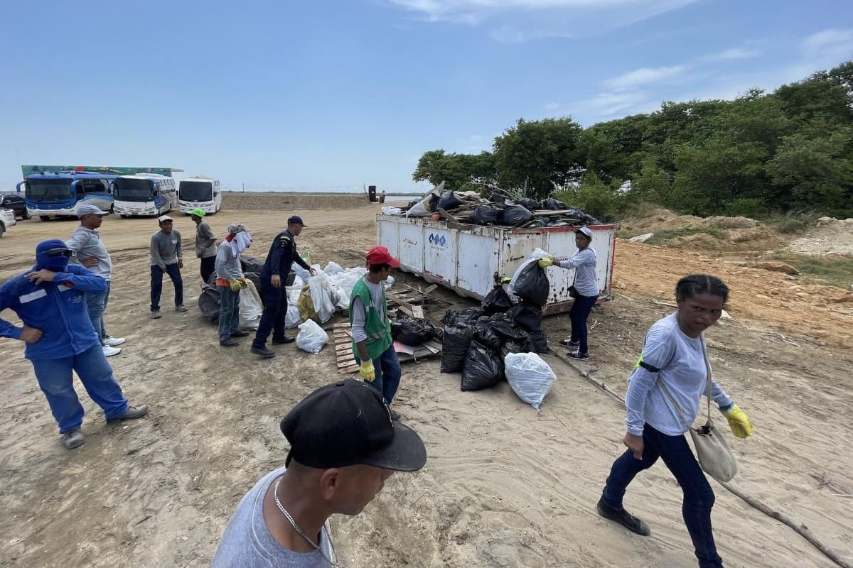 ¡Impresionante! Recolectan 20 toneladas de basuras en playas de Puerto Mocho