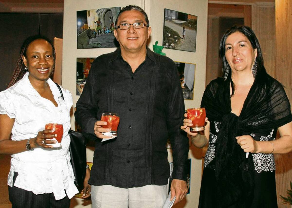 Julia Simarra, Jorge Berrio y Sonia Goez.