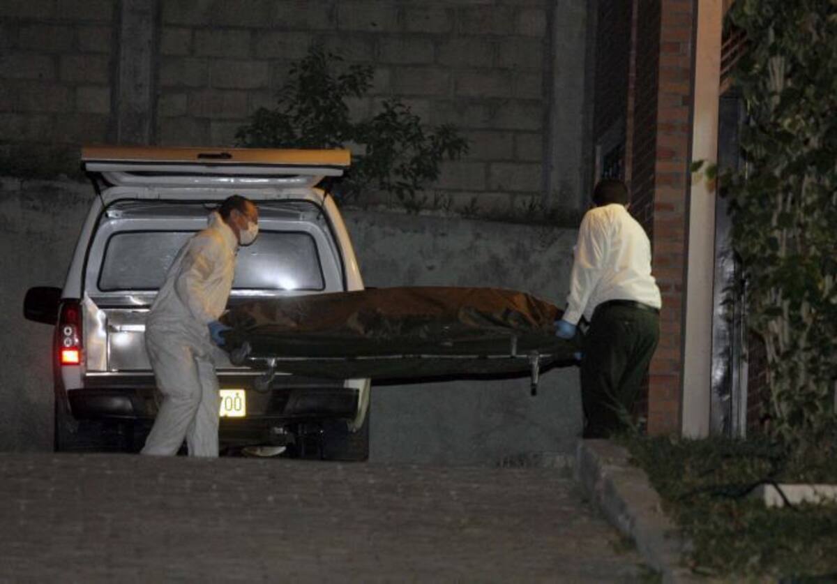 El cadáver del médico Alfredo Isaac Hernández, fue trasladado a Medicina Legal en Sincelejo, en horas de la noche del sábado. MANUEL SANTIAGO PÉREZ/EL UNIVERSAL/
