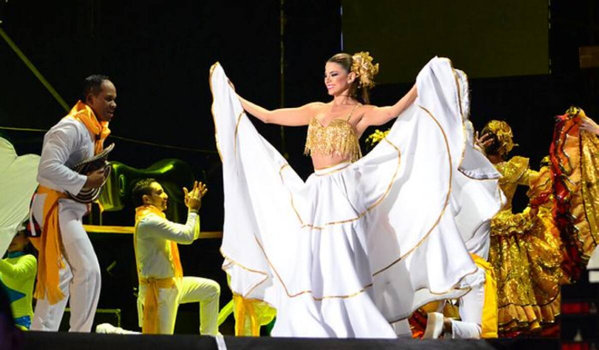 Cristina Felfle Fernández de Castro, reina del Carnaval 2015. RAFAEL POLO AVELLANEDA - COLPRENSA