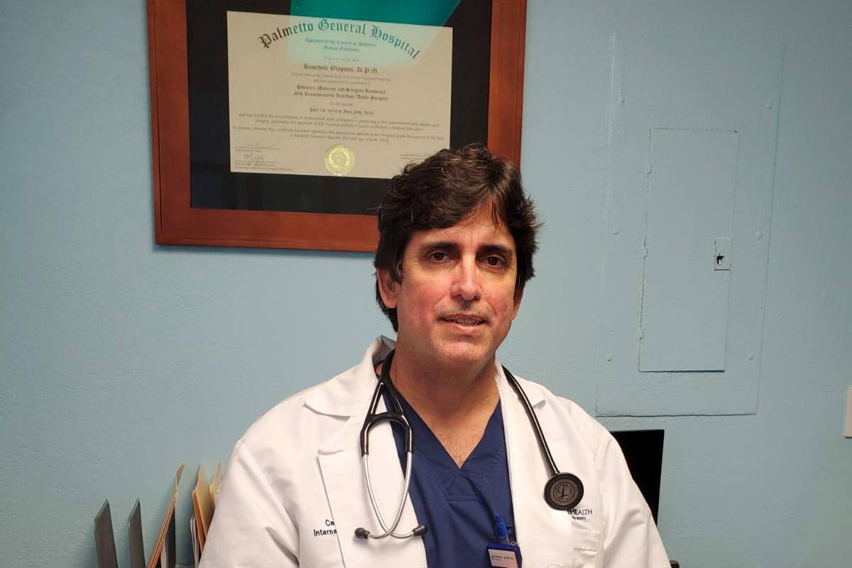 Médico cartagenero estudia tratamiento que evitaría complicaciones por COVID