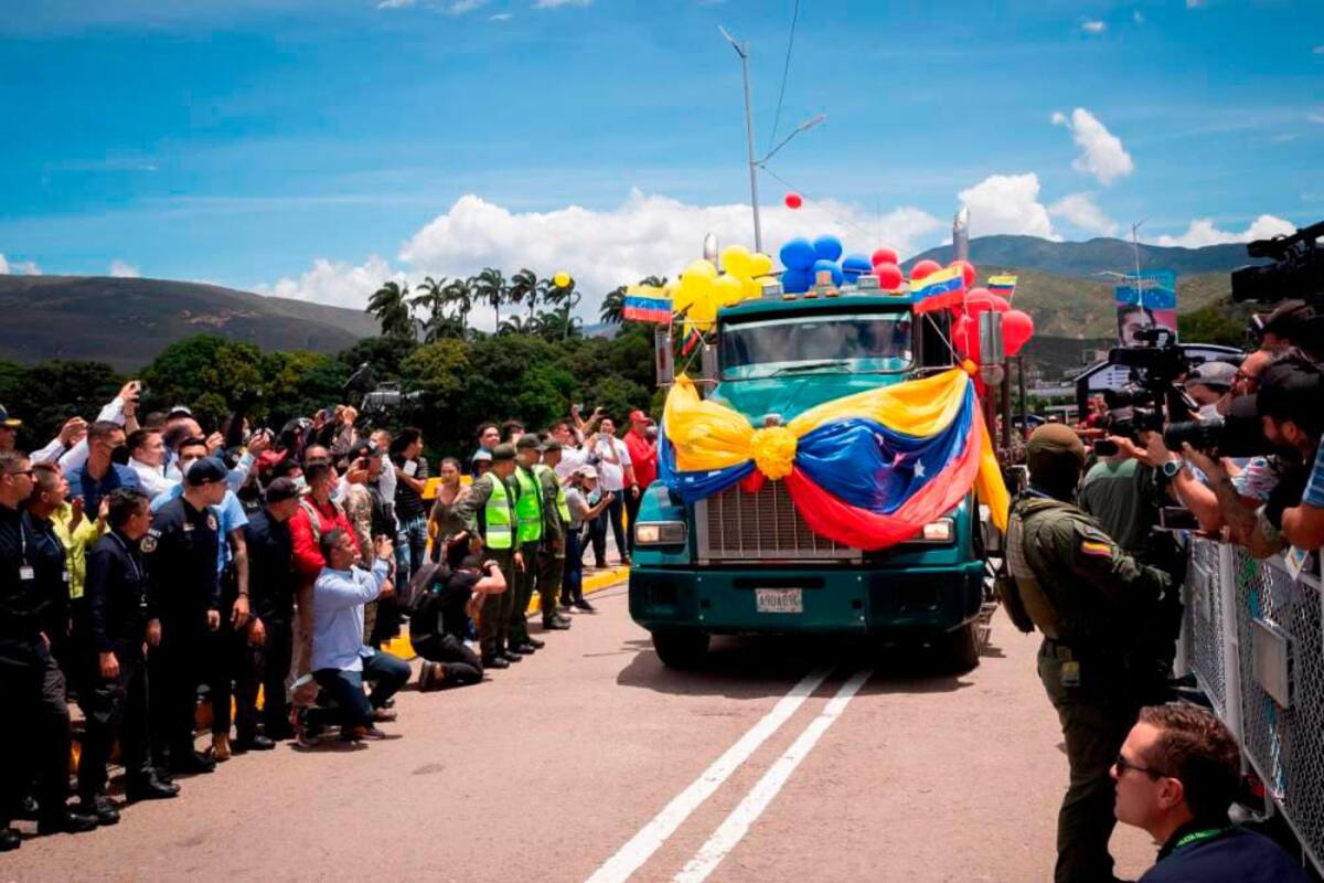 Mover 4.000 millones de dólares por la frontera, la meta de Petro y Maduro