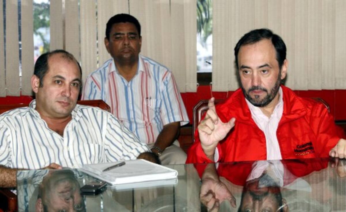 El gobernador de Sucre, Jorge Barraza Farak y el gerente del Fondo Nacional de Calamidades de Colombia Humanitaria, Everardo Murillo. FOTOS MANUEL SANTIAGO PÉREZ.