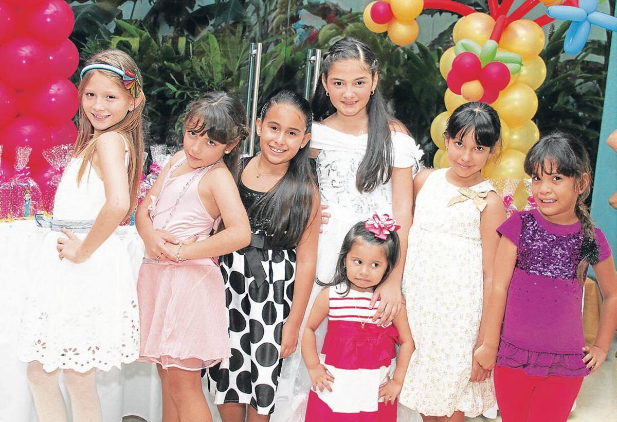 Nicolle Nieves, Claudia Jaramillo, Isabela Osorio, Francesa Angulo, Carolina Forero, Sofía Santiago y Jorhie Criollo.