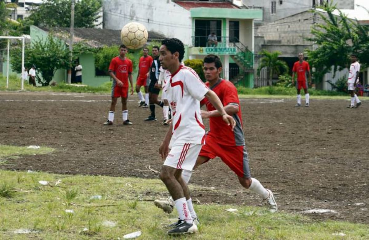 Este puente festivo el campeonato ofrecerá once partidos en la cancha del barrio José Bitar.
