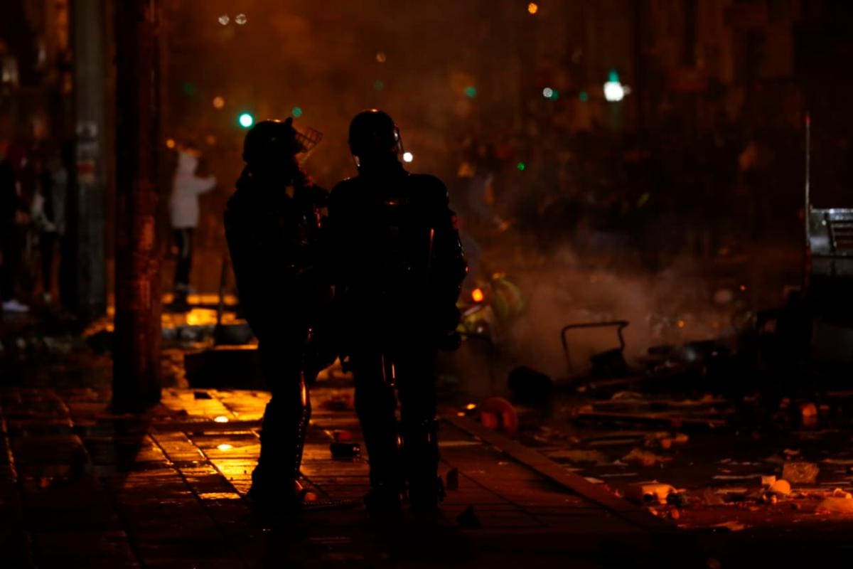 Las protestas empezaron en la tarde y se extendieron hasta altas horas de la noche. // Colprensa.