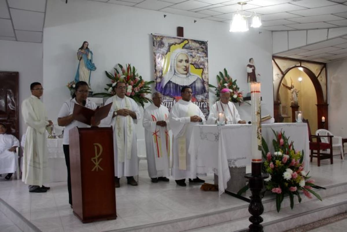 Los católicos cartageneros se congregaron para elevar sus plegarias. Lorena Henríquez Laborde - EL UNIVERSAL