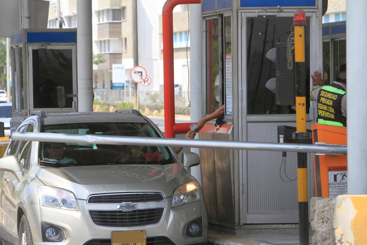 ¡Ojo! Solo en peajes de Manga y Ceballos no pagan carros, buses y taxis