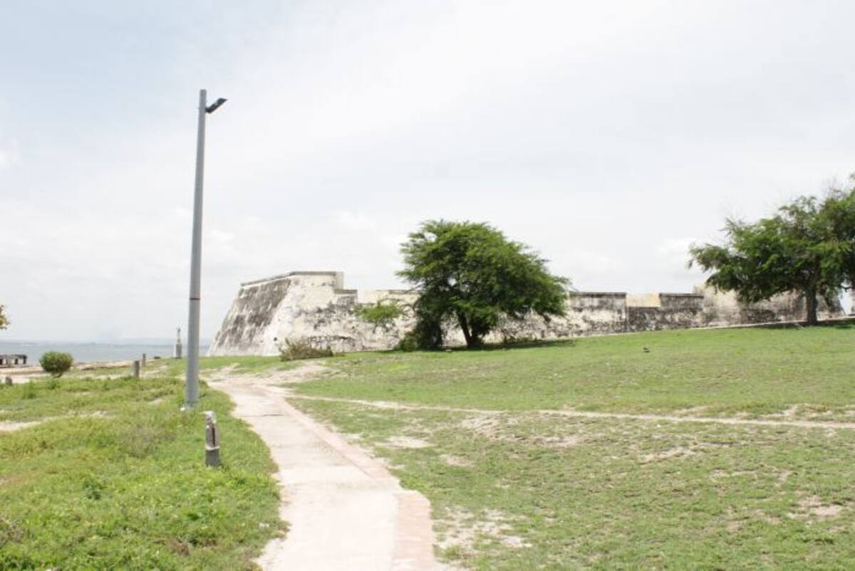 Otras acciones que se ejecutan en Bocachica con los recursos obtenidos por consulta previa es la iluminación eléctrica para una de las entradas de la isla. Luis Eduardo Aparicio-El Universal