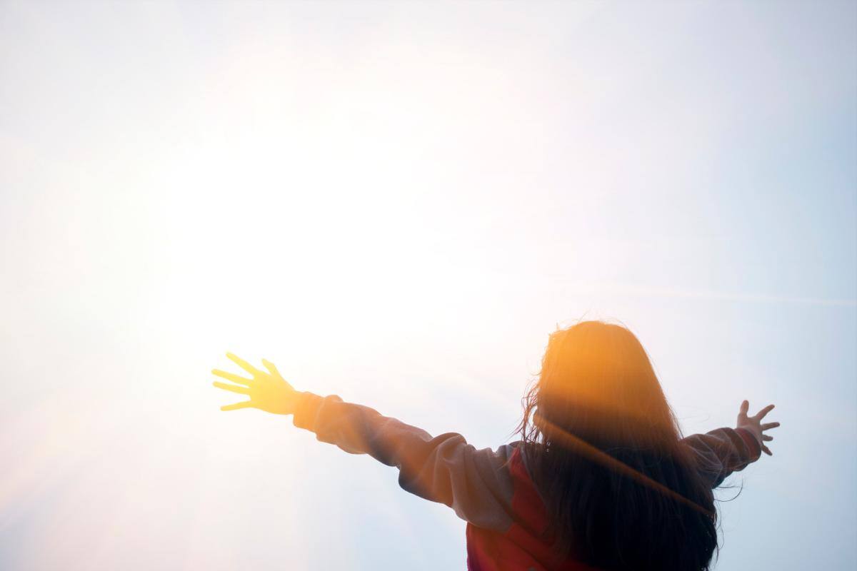 Lo confirma la ciencia: la luz solar nos hace más felices y mejora la salud