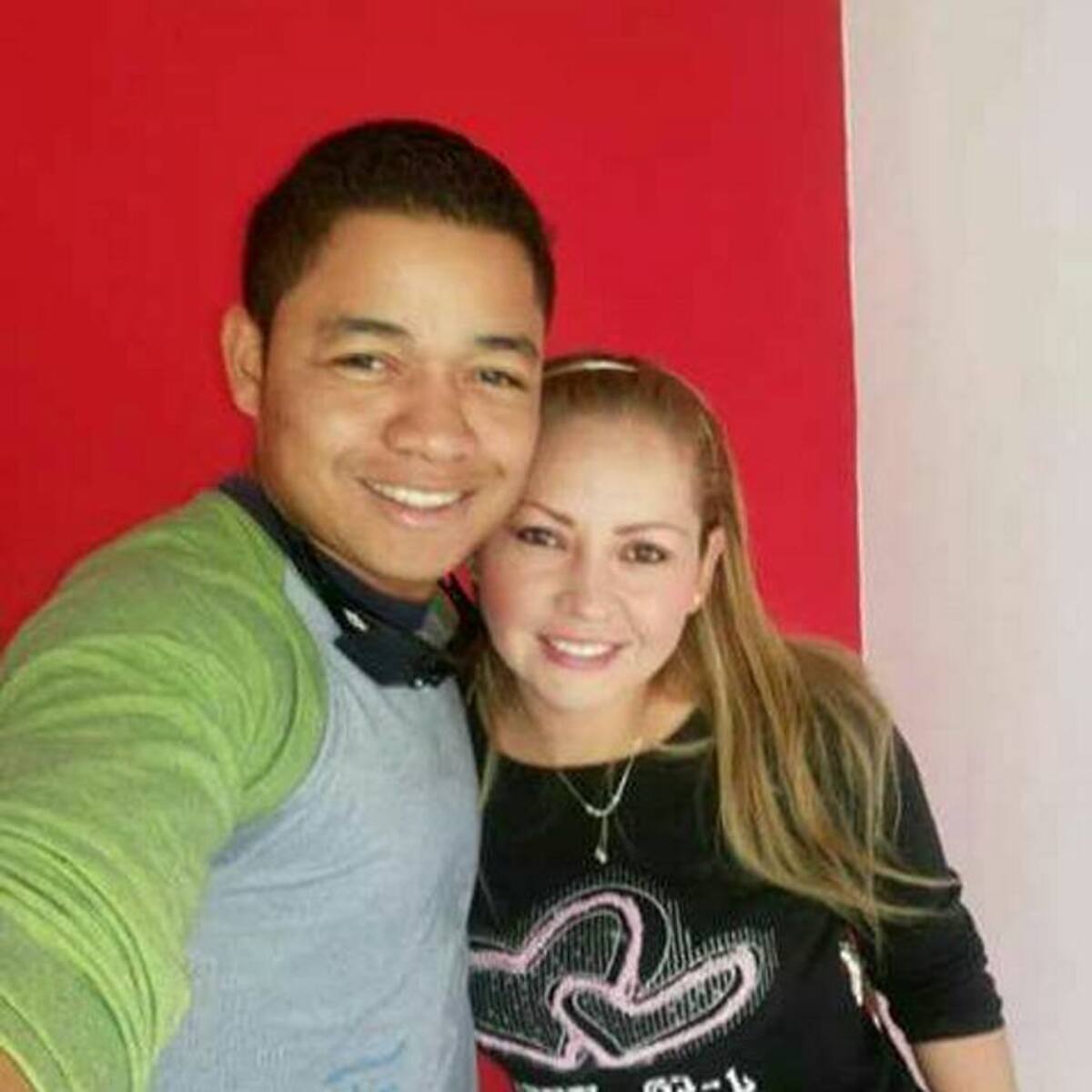 Subintendente Augusto Mieles de Soacha y su esposa, quien es responsable del crimen. COLPRENSA