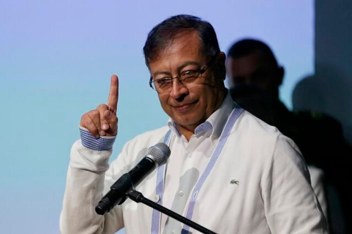Petro visita a uniformados heridos en enfrentamientos con indígenas